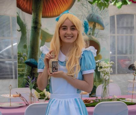 Someone dressed as Alice from Alice in Wonderland